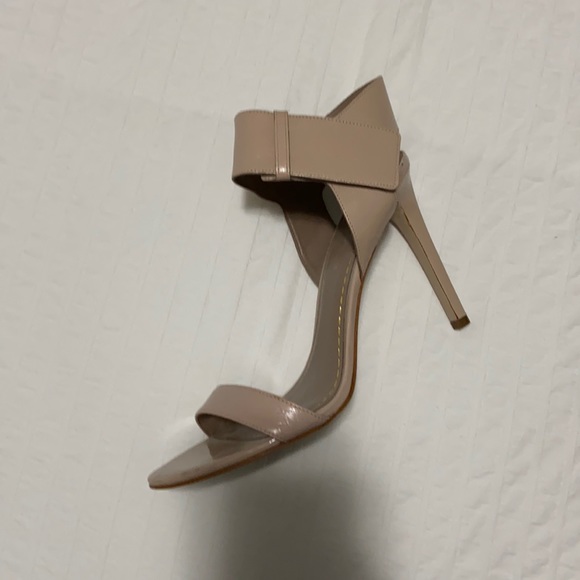 Enzo Angiolini Heals - Picture 1 of 3